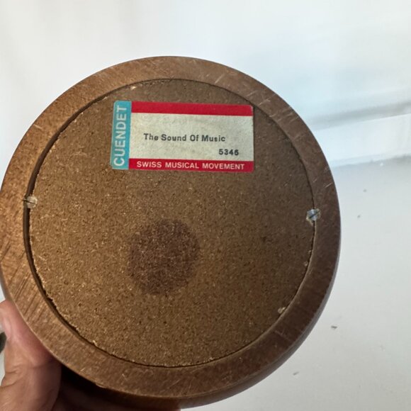 Hand Carved Wood Rotating Plate 7" Music Box-Cuendet Swiss The Sound of Music - Picture 5 of 8